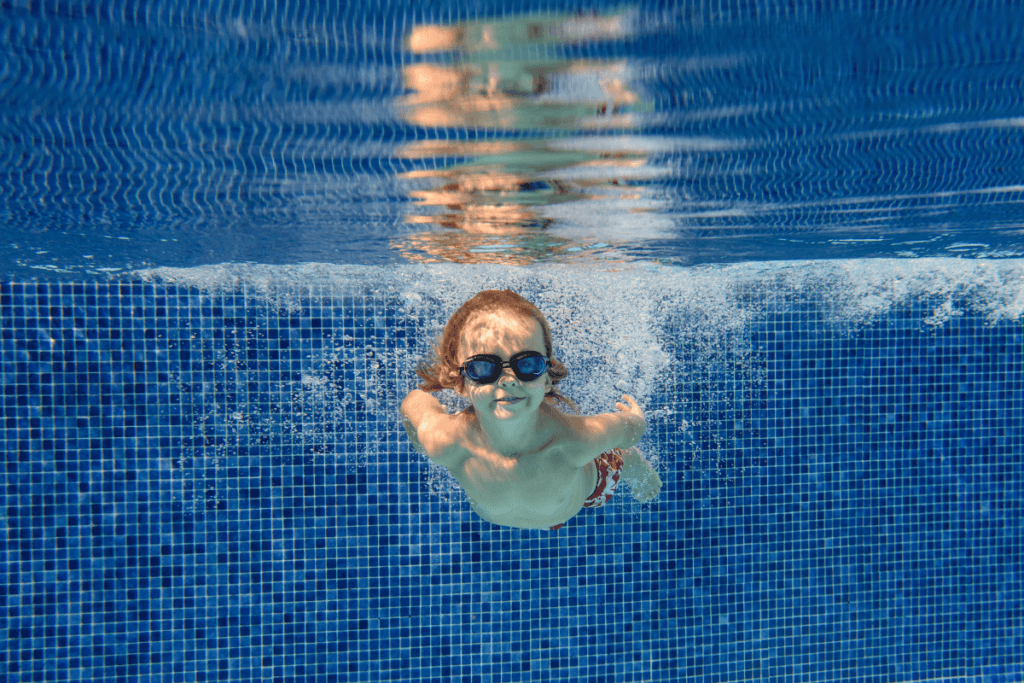 5 motivos para inscrever as crianças na natação