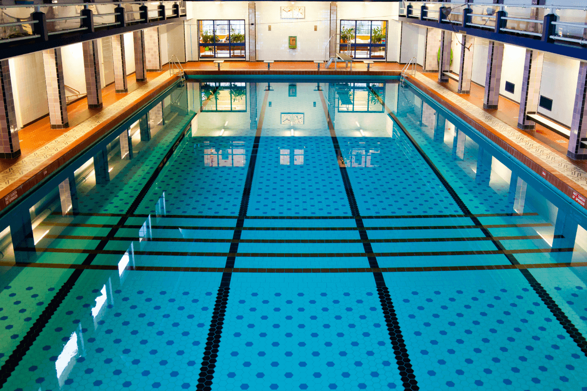 Aula de natação para adultos: Como escolher a academia